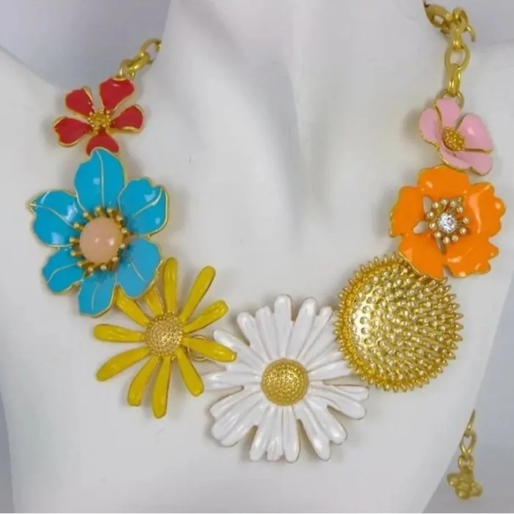 Oscar De La Renta Flower Necklace